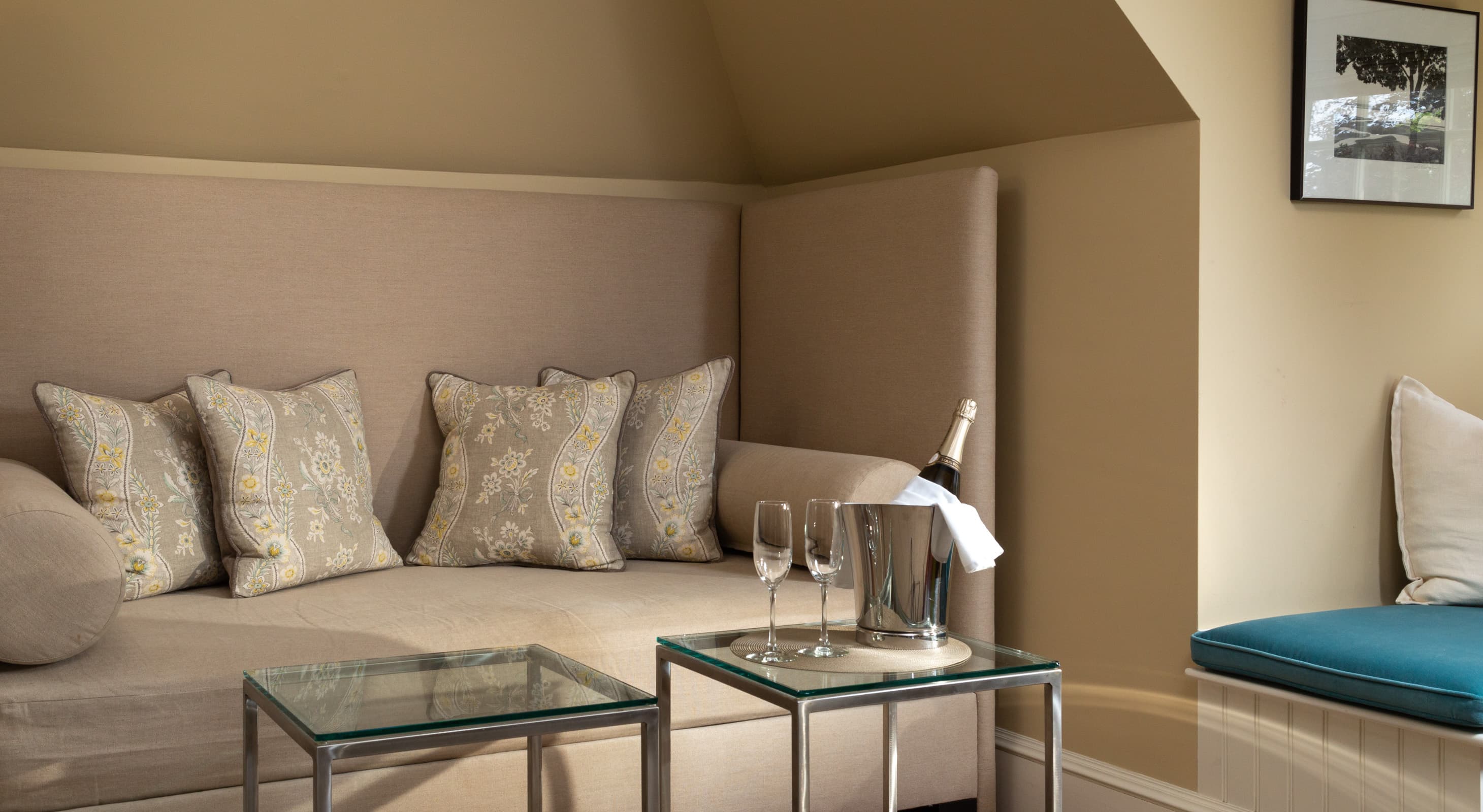 Seating area with champage in Higinbotham Room