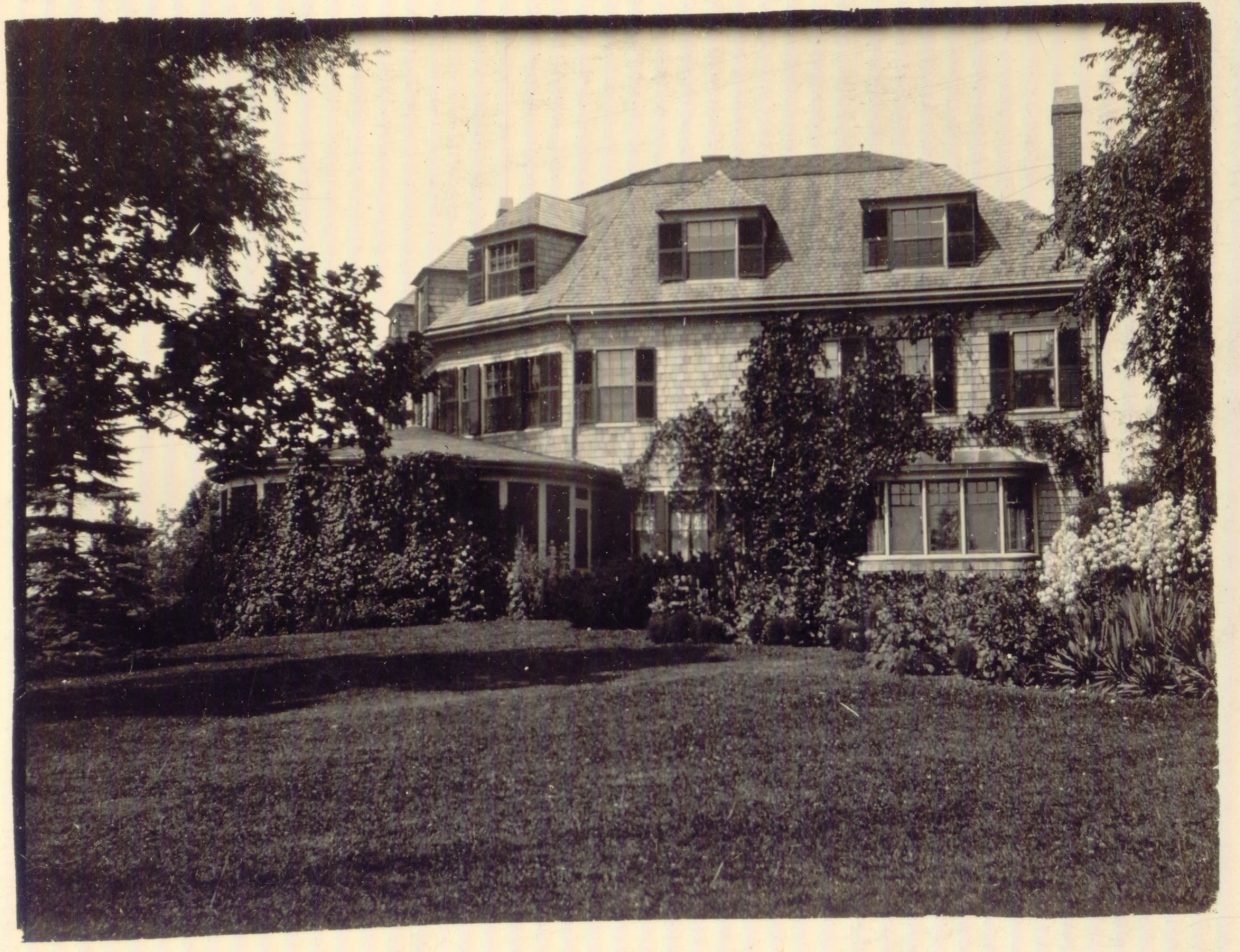 Historical photograph of The Inn at Castle Hill